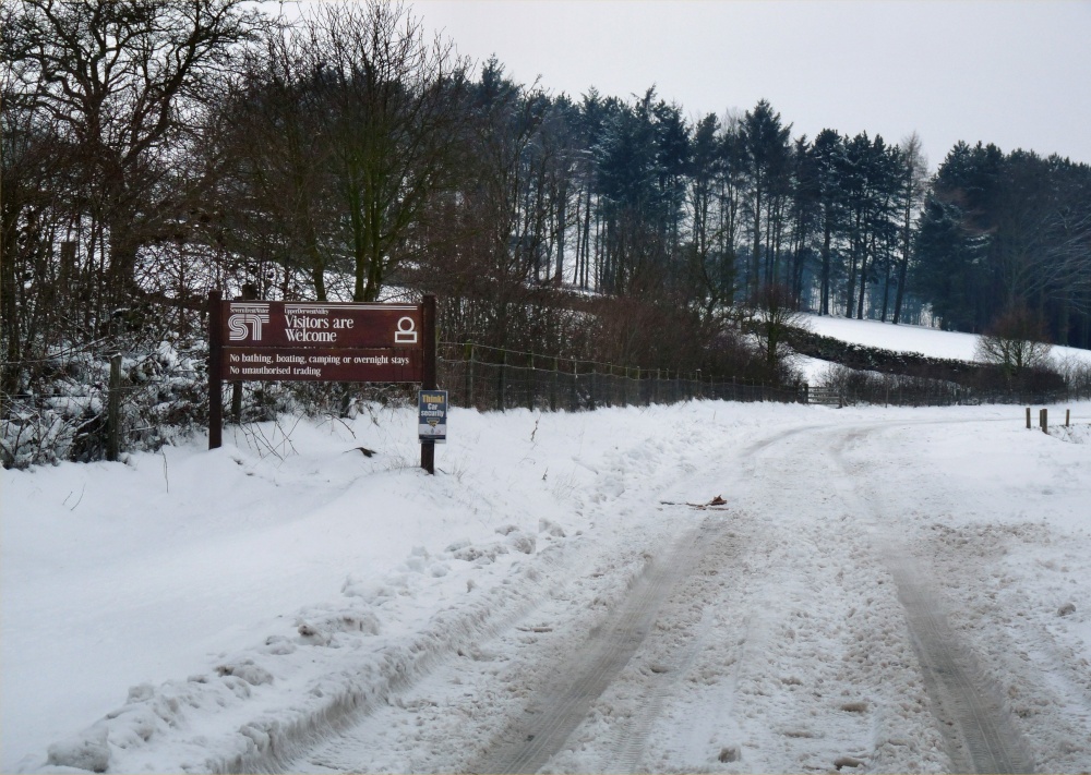 Impassable road to Derwent and Howden Reservoirs February 2009