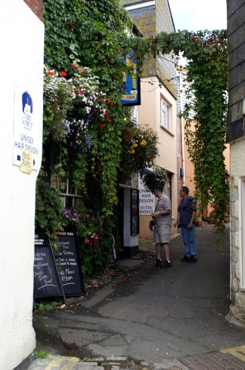 Too narrow for a car here.