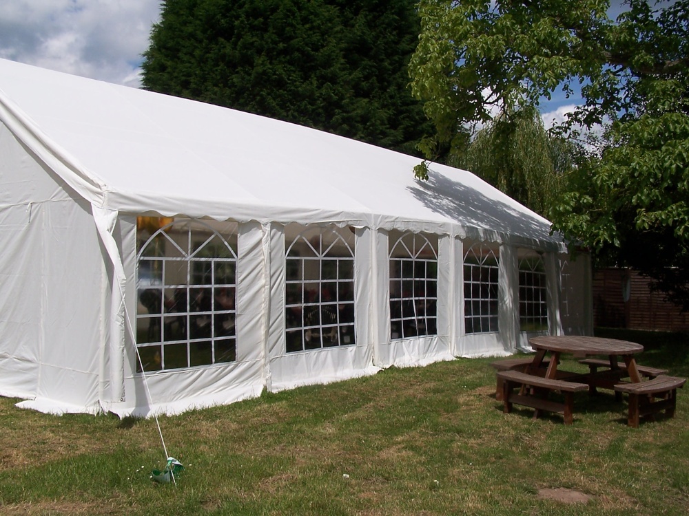 The marquee at the Hurdlemakers Arms