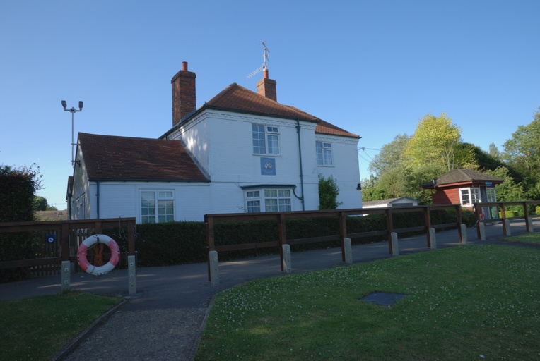 Photograph of Culham Canal Locks House - July 2009