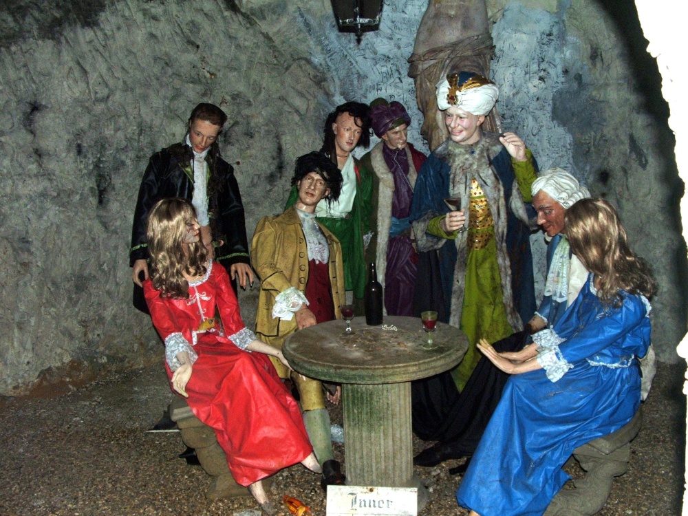 Hell-fire club and caves