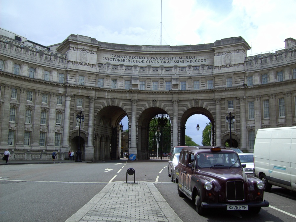 Admiralty Arch photo by Terry Gilley