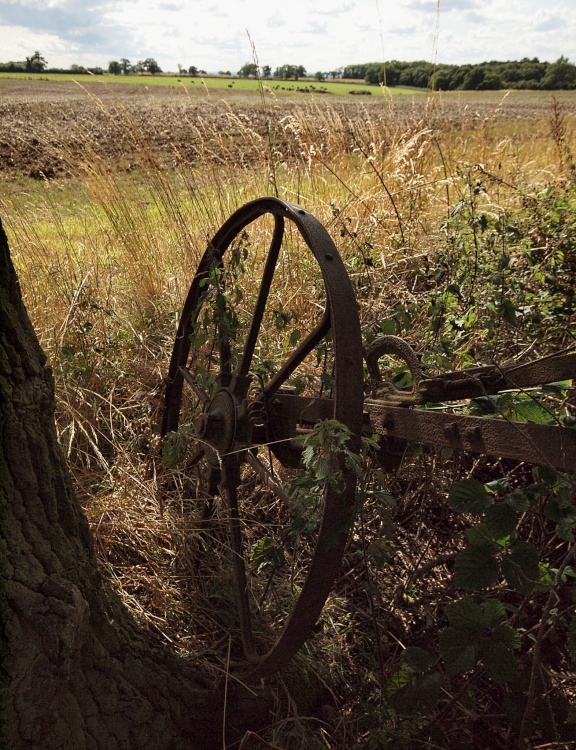 Disused farm equipment, Botolph Claydon, Bucks