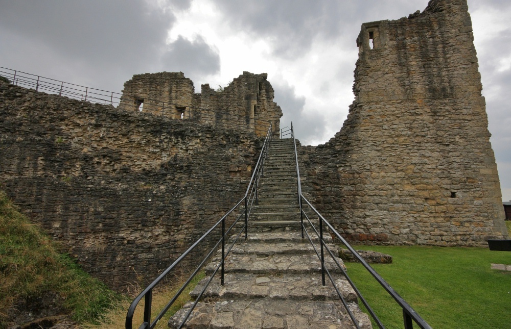 Pickering Castle 009 photo by Paul Lakin