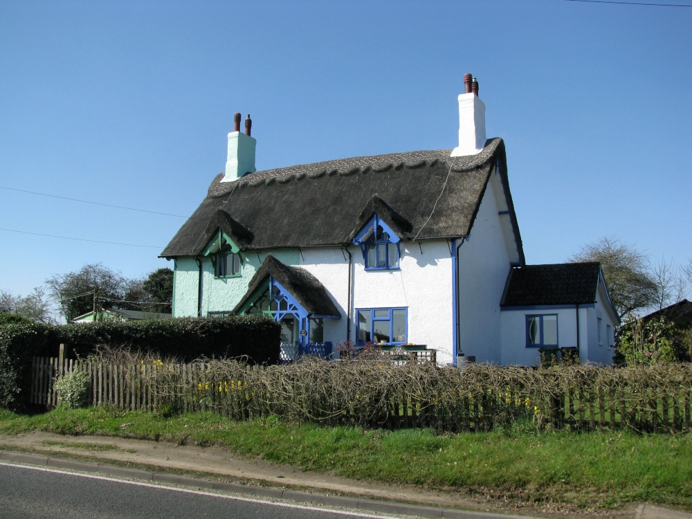 Haddiscoe pretty thatched cottage