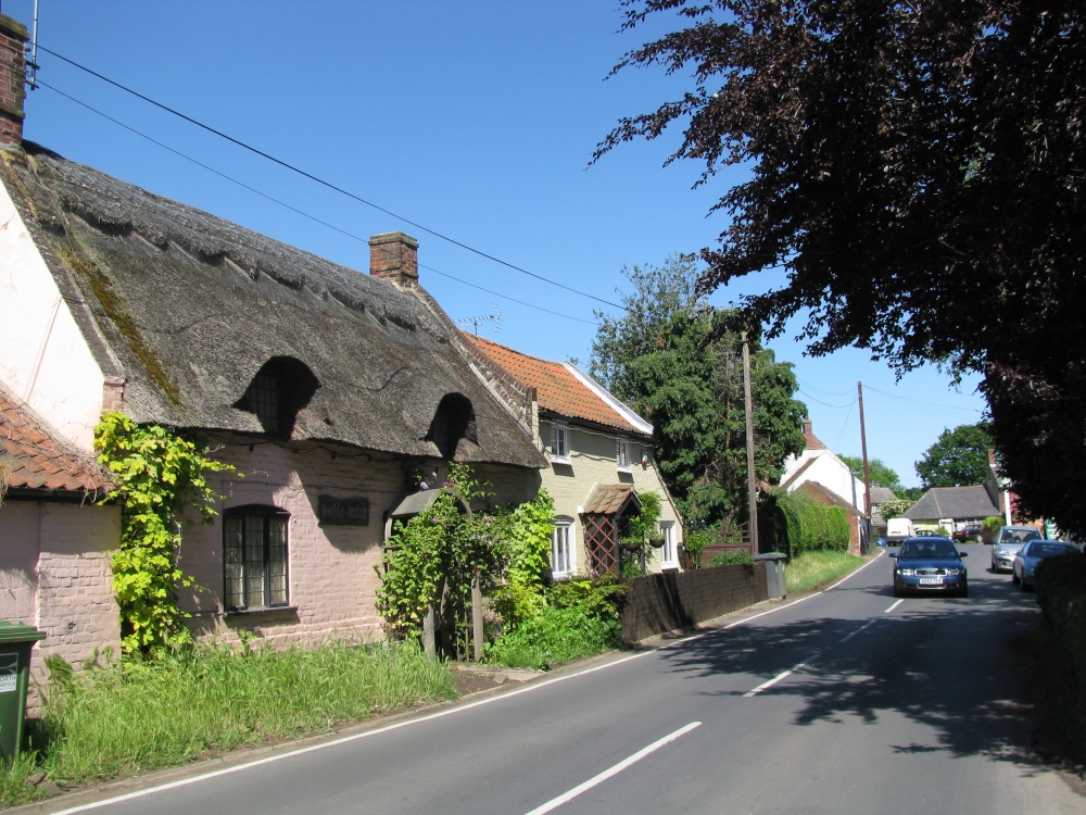 Photograph of Thatched house in Catfield