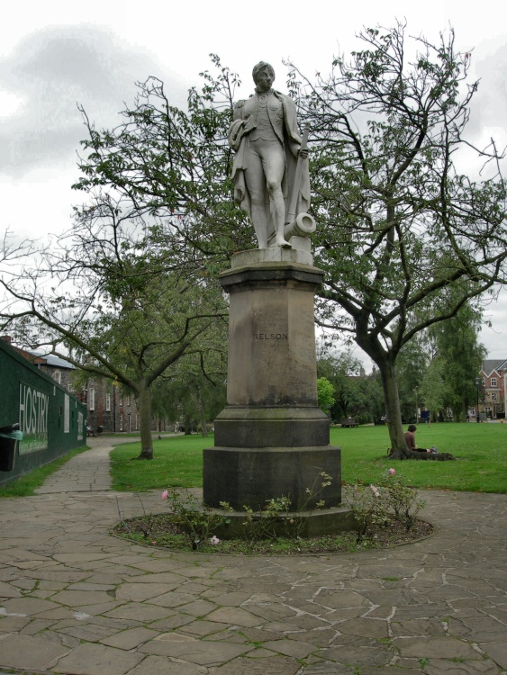 Nelsons Stutue in the Park by the Cathedral.