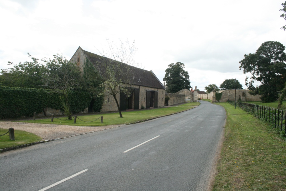 Eastern approach road