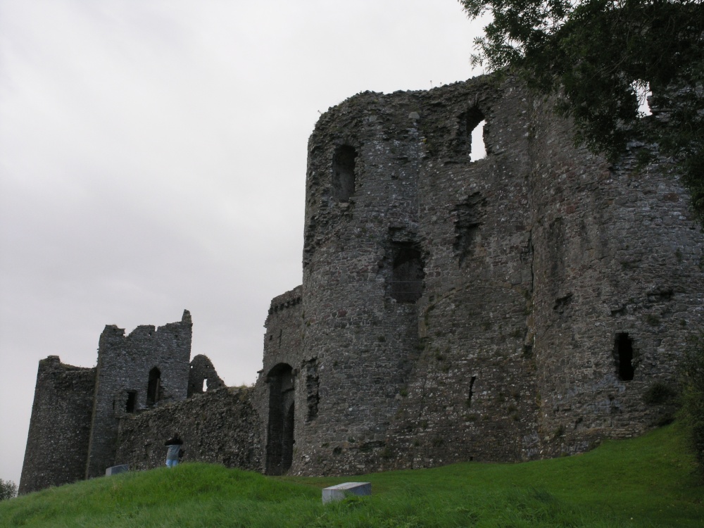 The gatehouse, Llansteffan Castle