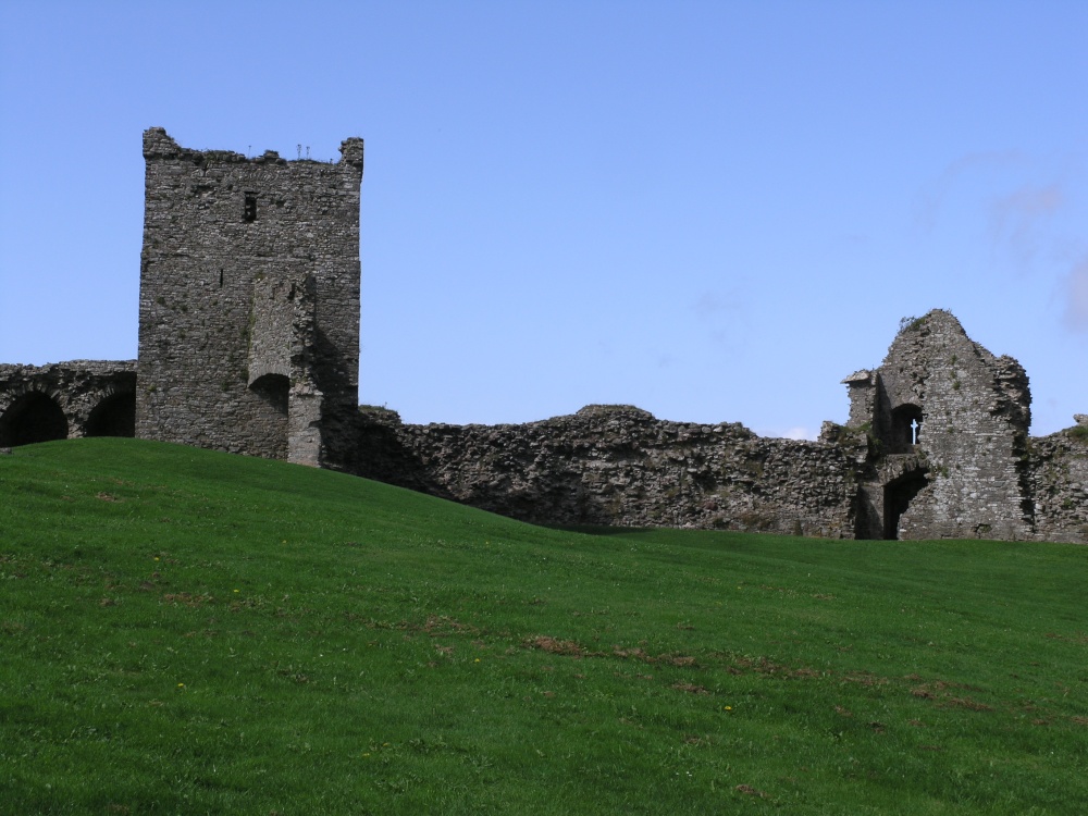 Inner Gate and West Tower from the lower ward, Llansteffan Castle