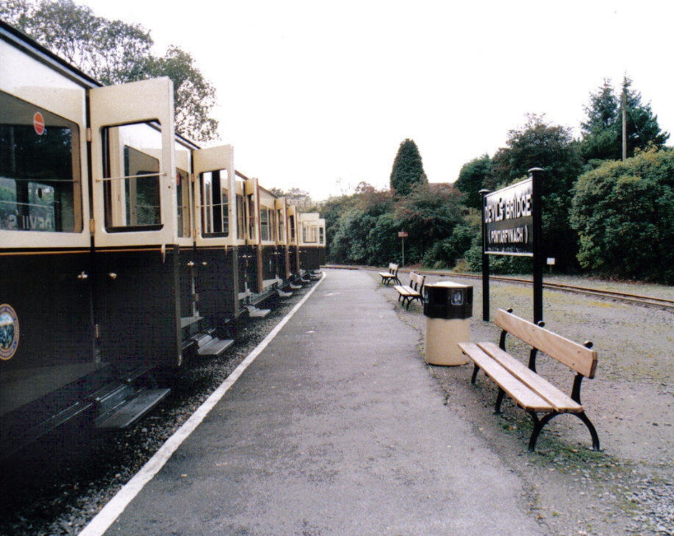 Photograph of Looking up the platform.
