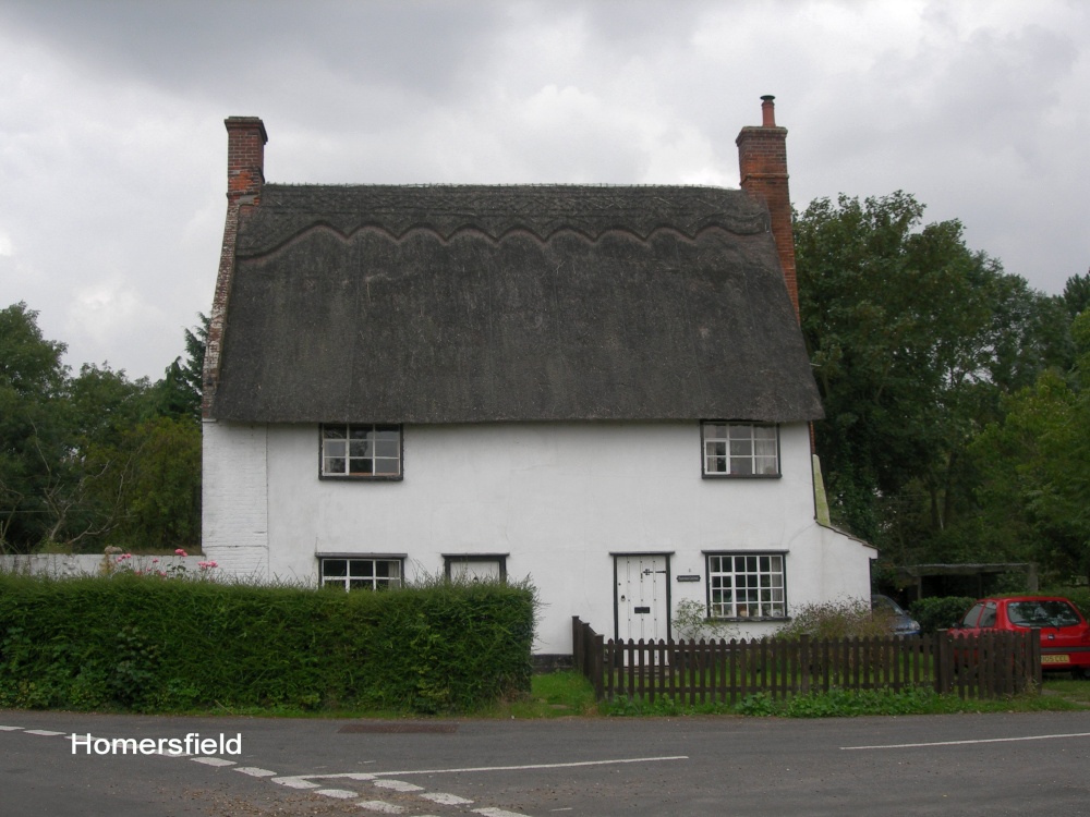 Photograph of Thatched cottage in Homersfield