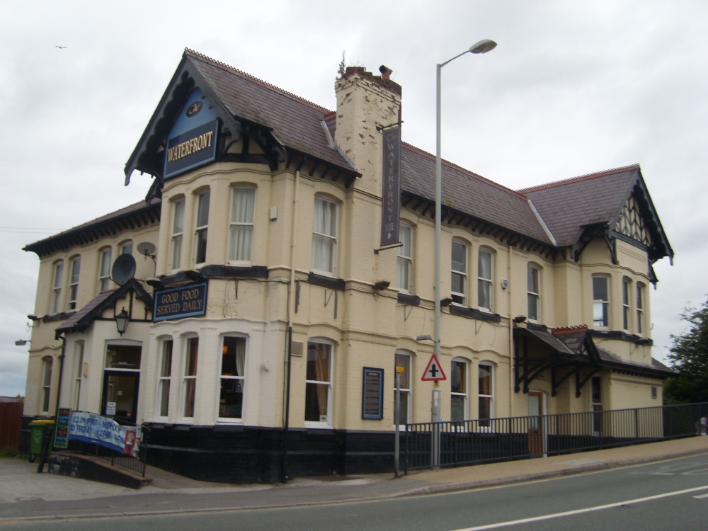 Michael Hall's Pictures of Burscough Bridge
