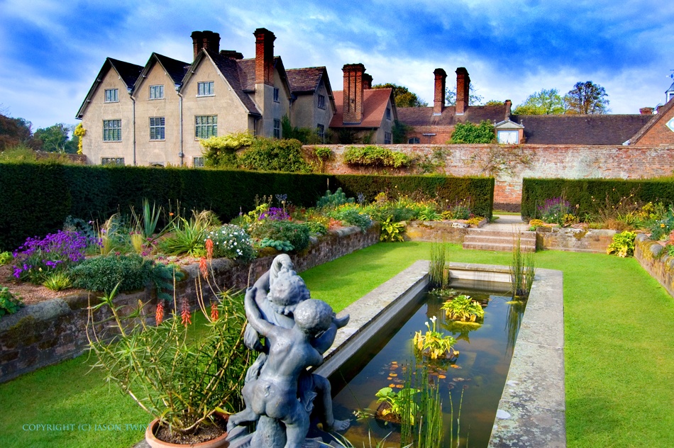 Photograph of Packwood house gardens