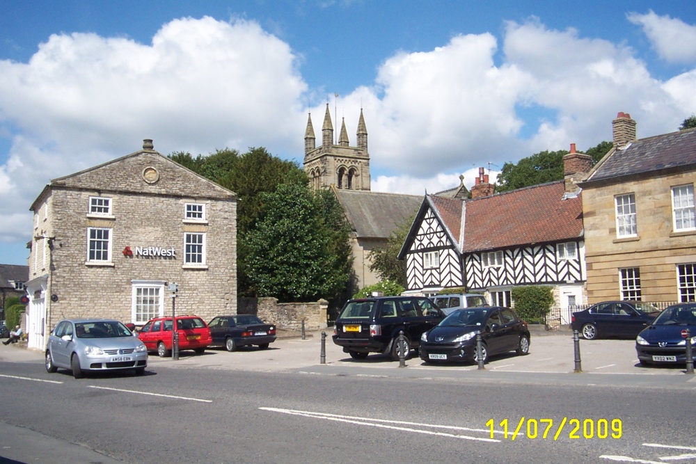 Helmsley - the Church from the central square
