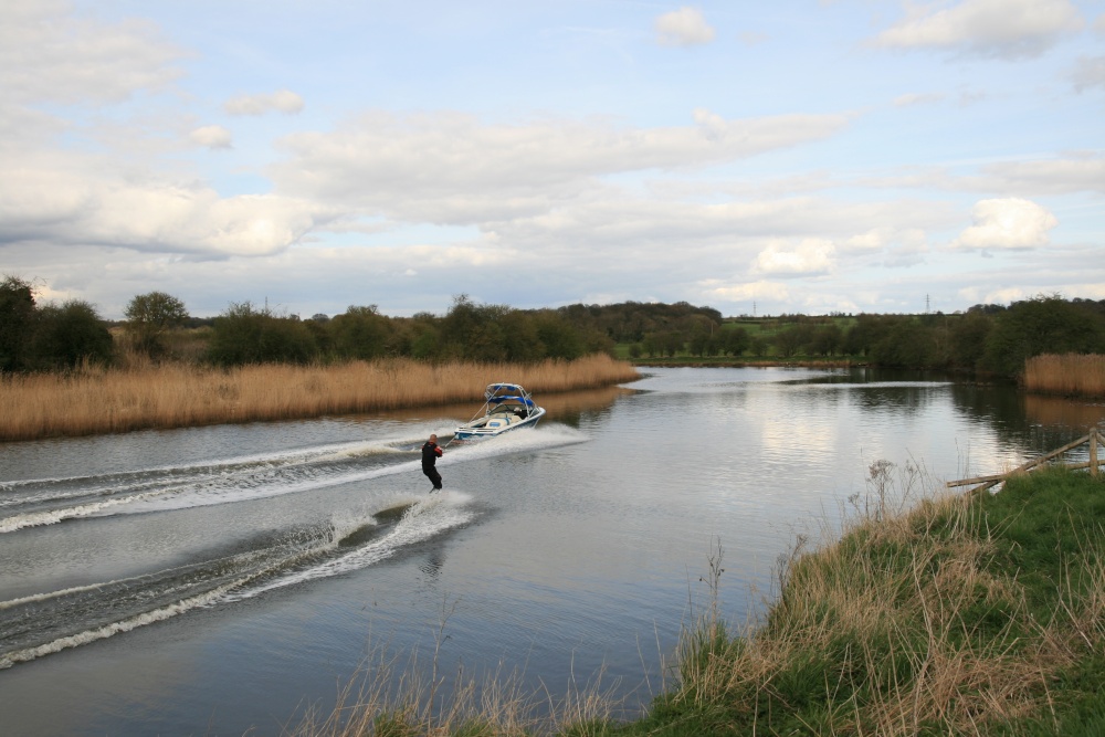 Water Skiing, River Weaver, Frodsham Bridge