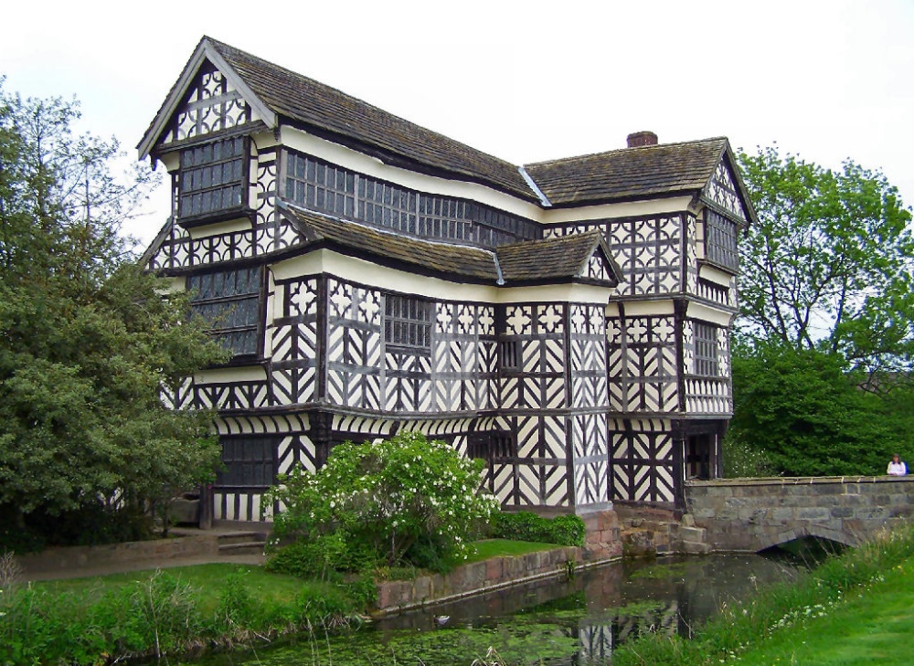 Little Moreton Hall photo by Kevin Tebbutt