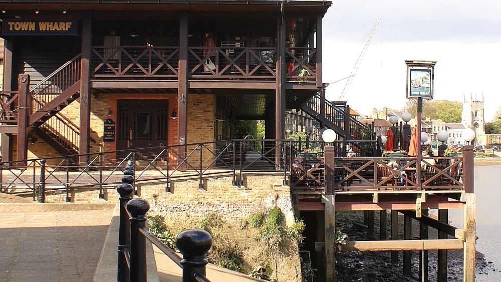 Town Wharf - Riverside Pub