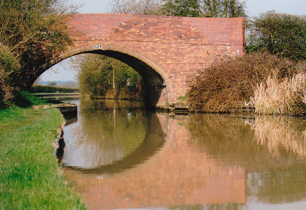 Photograph of Oxford Canal Bridge 102 near Flecknoe