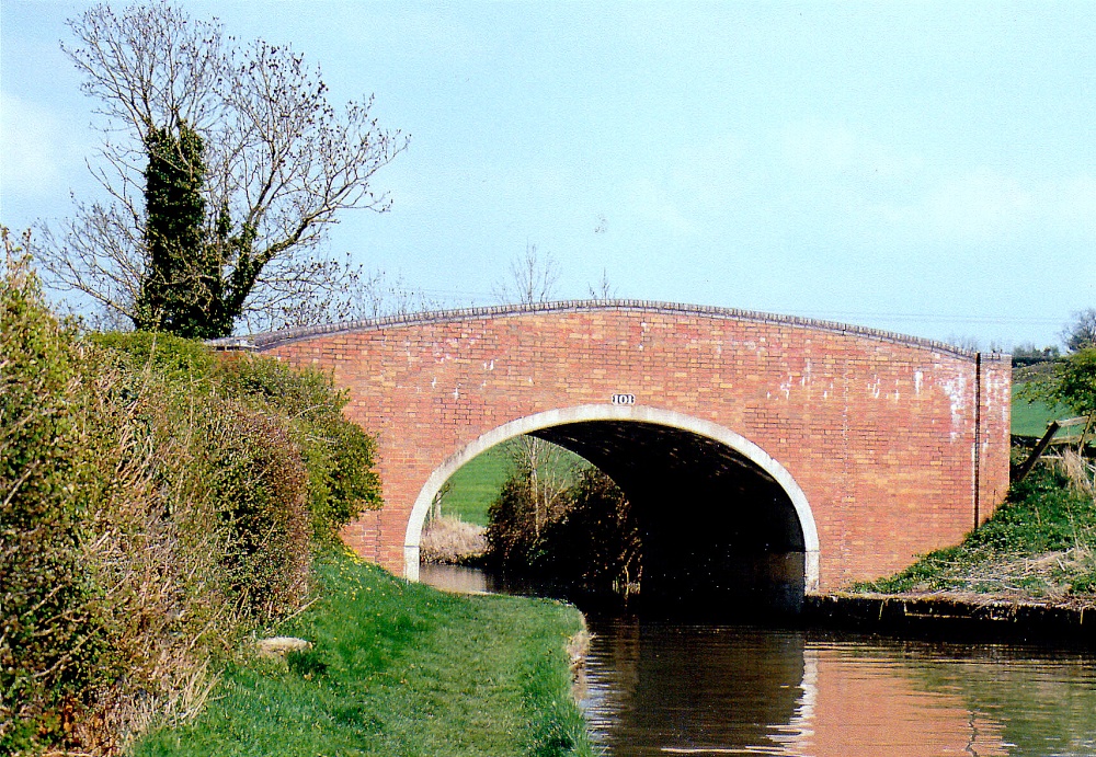 Photograph of Oxford Canal Bridge 101 near Flecknoe