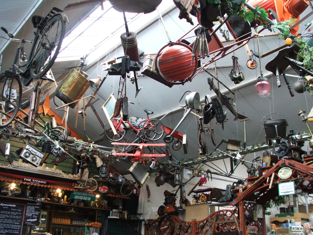 A cluster of clutter