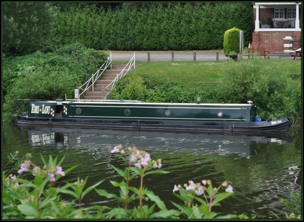 The EMI-LOU.... moored outside the Holt Fleet Restaurant..