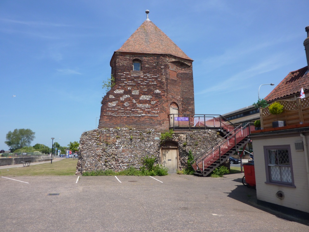 The  Great Yarmouth Town Wall photo by Peggy Cannell