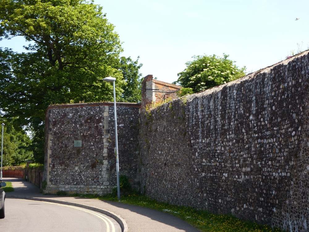 Remains of King Henry's Tower at corner of wall