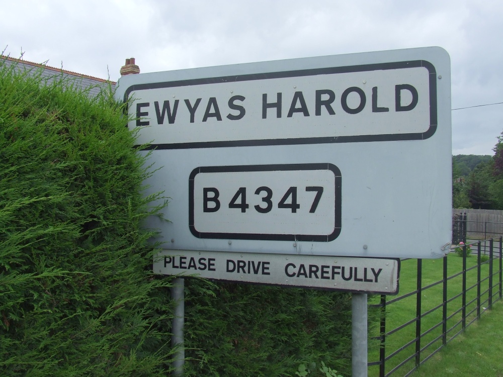 Ewyas Harold, Road sign