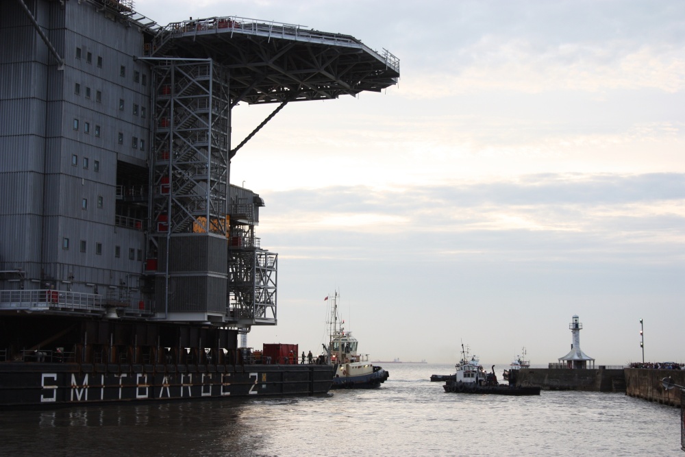 Photograph of BP Module preparing to, and leaving Lowestoft