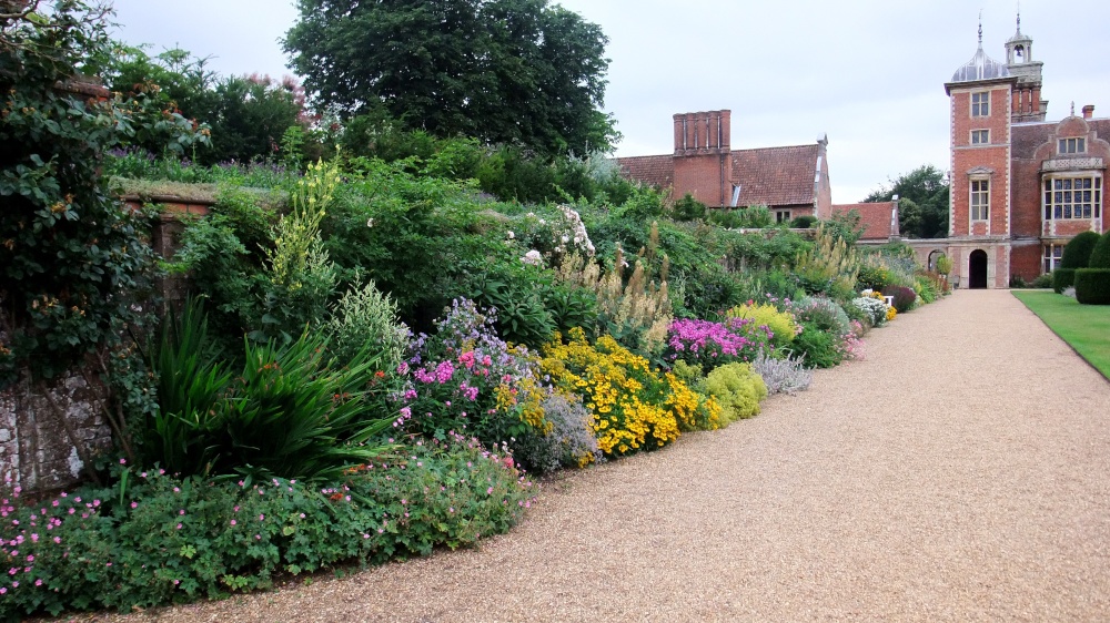 Borders at Blickling photo by Martin Thirkettle