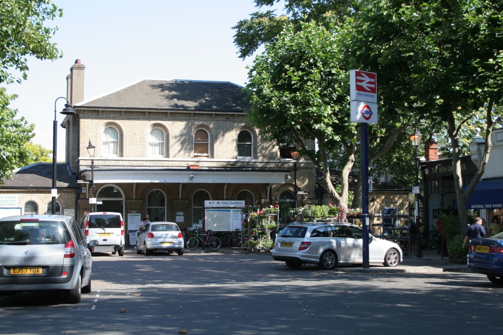 Kew Gardens Railway Station