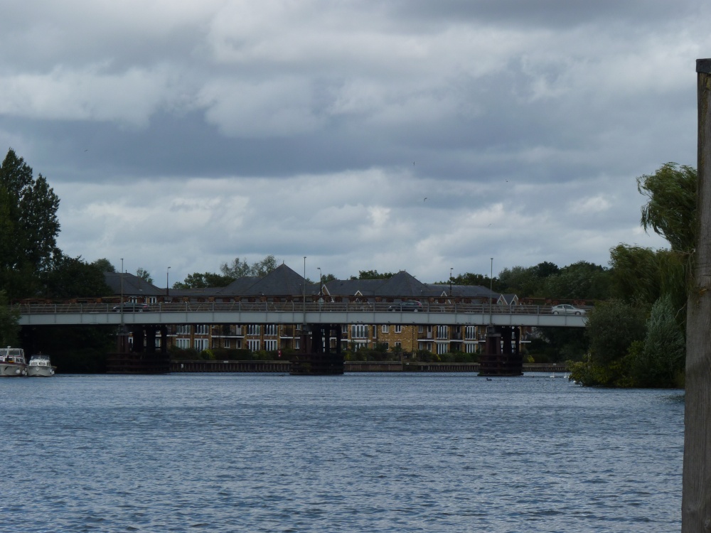 Photograph of Walton Bridge