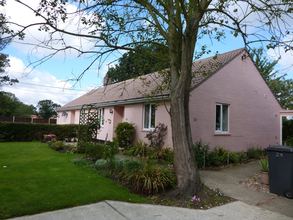 'Suffolk Pink' House in Shadingfield