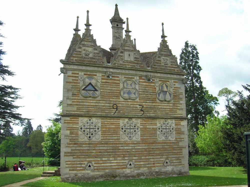 Rushton Triangular Lodge