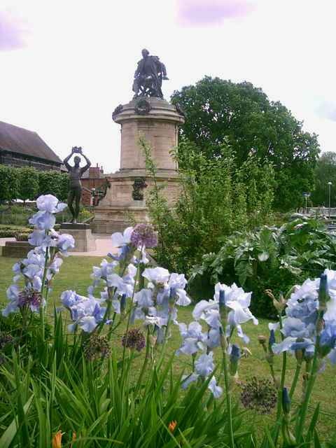 Stratford upon Avon - Statue of William Shakespeare