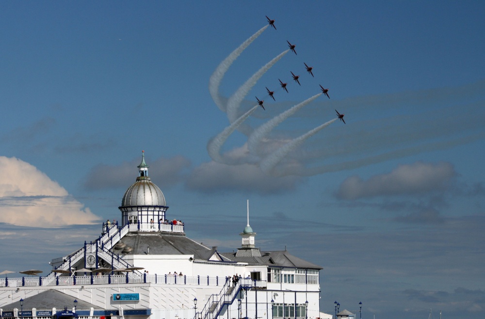 Red Arrows over the Pier!