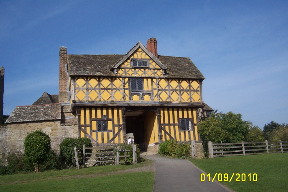 The gatehouse at Stokesay Castle