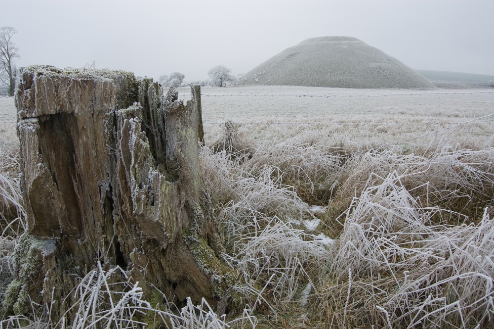Photograph of Silbury Hill in the Snow