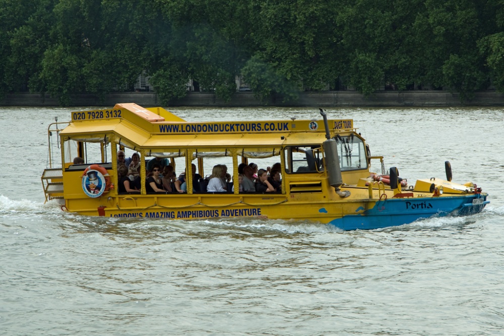 Aquatic tours on the Thames