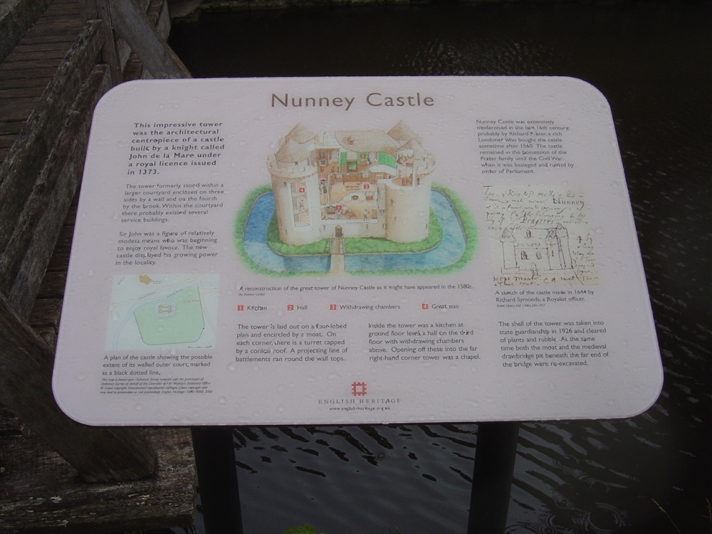 Nunney Castle photo by lucsa