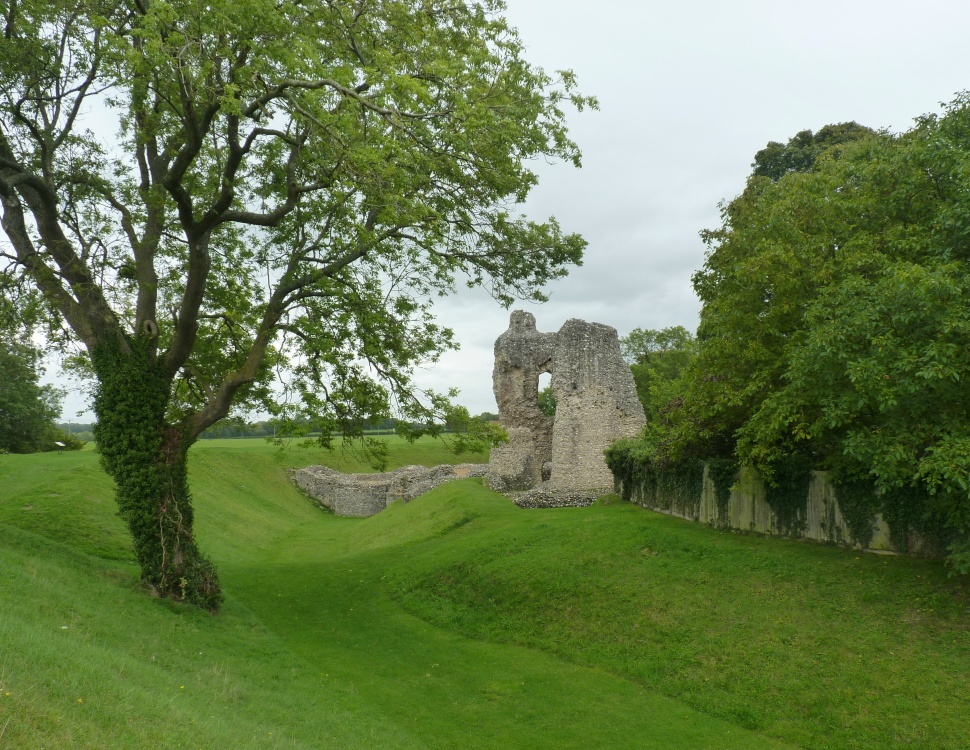Ludgershall Castle photo by Vince Hawthorn