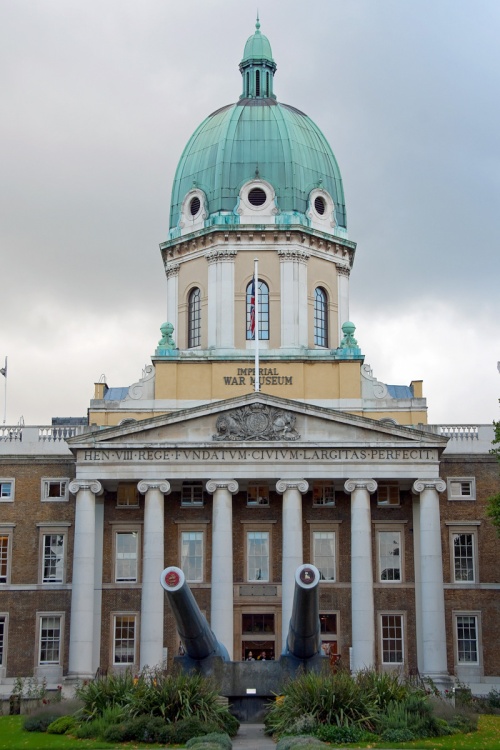 Entrance to the IWM from Lambeth Road
