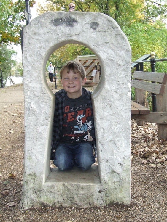 Key hole to the Thames Pathway
