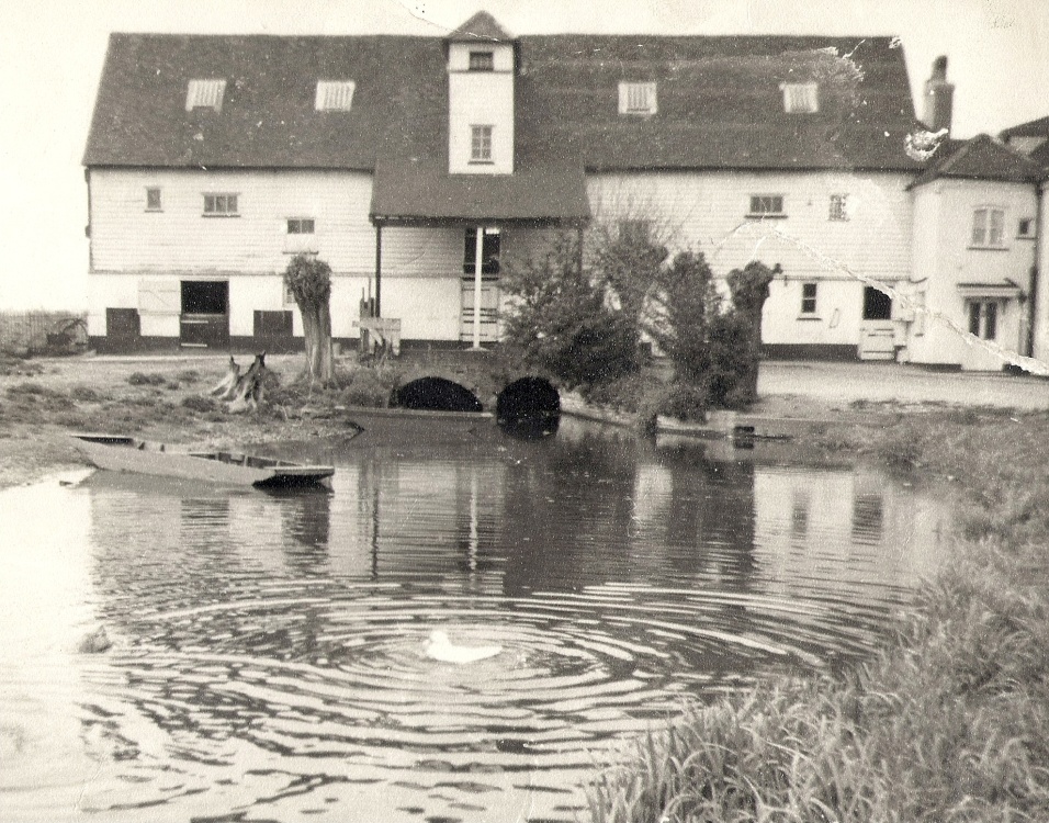 Photograph of Moor Mill near St. Albans.