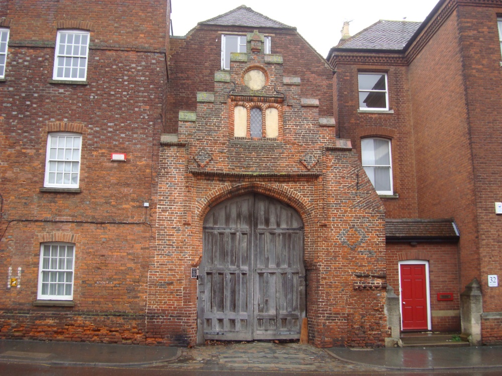 St Dunstan's Street, Roper Gate
