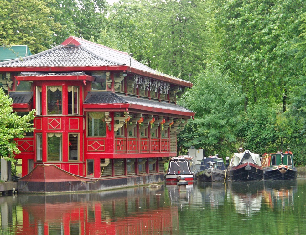 Floating restaurant