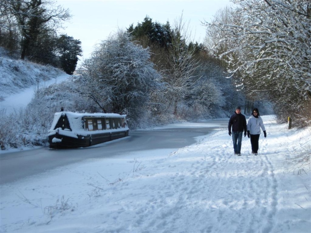 Moored narrowboat on the Chesterfield Canal near Kiveton Park