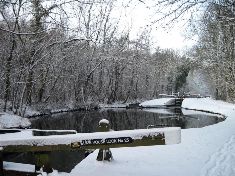Limehouse Lock on the Chesterfield Canal