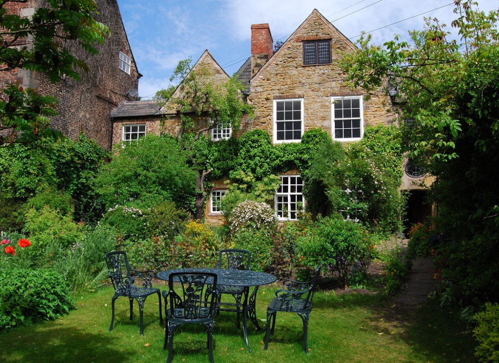 квартал беллависта. Amish house.